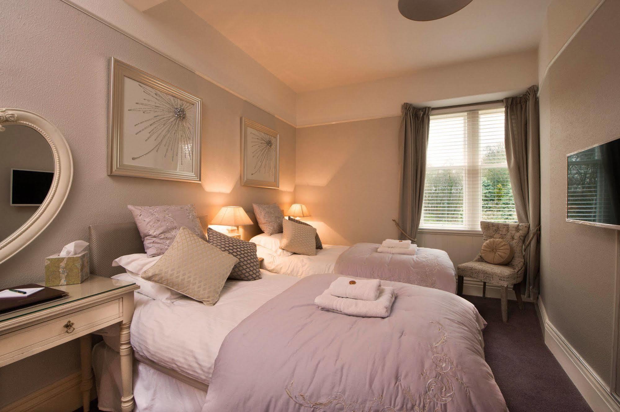 Chestnuts Guest House (Adults Only) 윈더미어 외부 사진